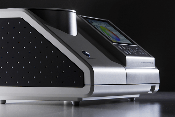 Espectrofotometro de mesa CM-5 con caja de calibracion CM-A124, incluye el instrumento principal y el accesorio estandar de calibracion cero. - imagen 2