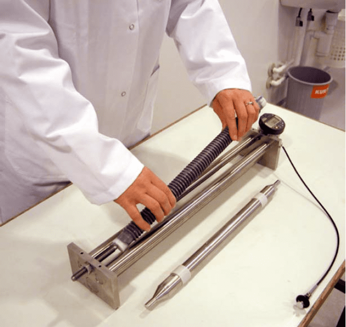 Autogenous shrinkage test -Auto-Shrink to measuring the unrestrained autogenous shrinkage of a specimen of cement paste