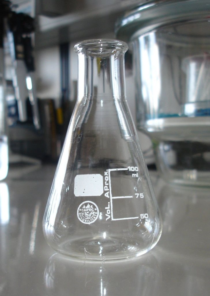 Matraces Erlenmeyer de cuello estrecho y graduacion 5ML