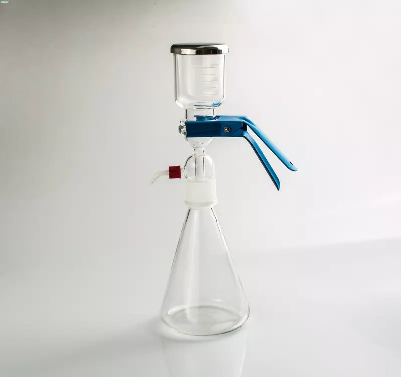 Aparato de filtración de solventes
