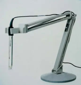 Soporte para electrodos con brazo giratorio