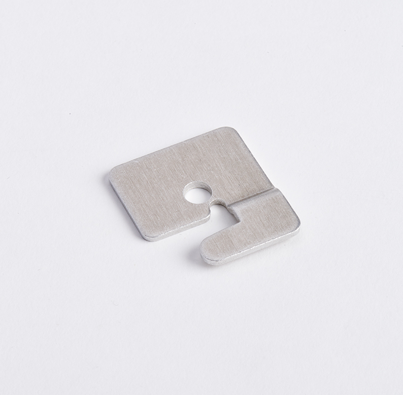Gancho inferior para barra transversal de aluminio