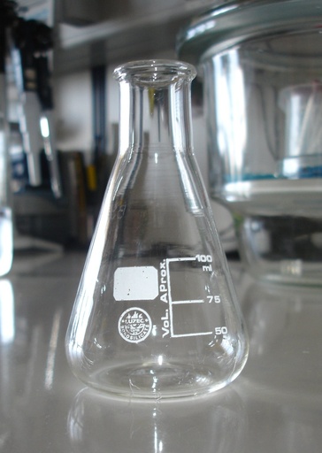 [B-01-21-1006-0000] Matraces Erlenmeyer de cuello estrecho y graduacion 5ML